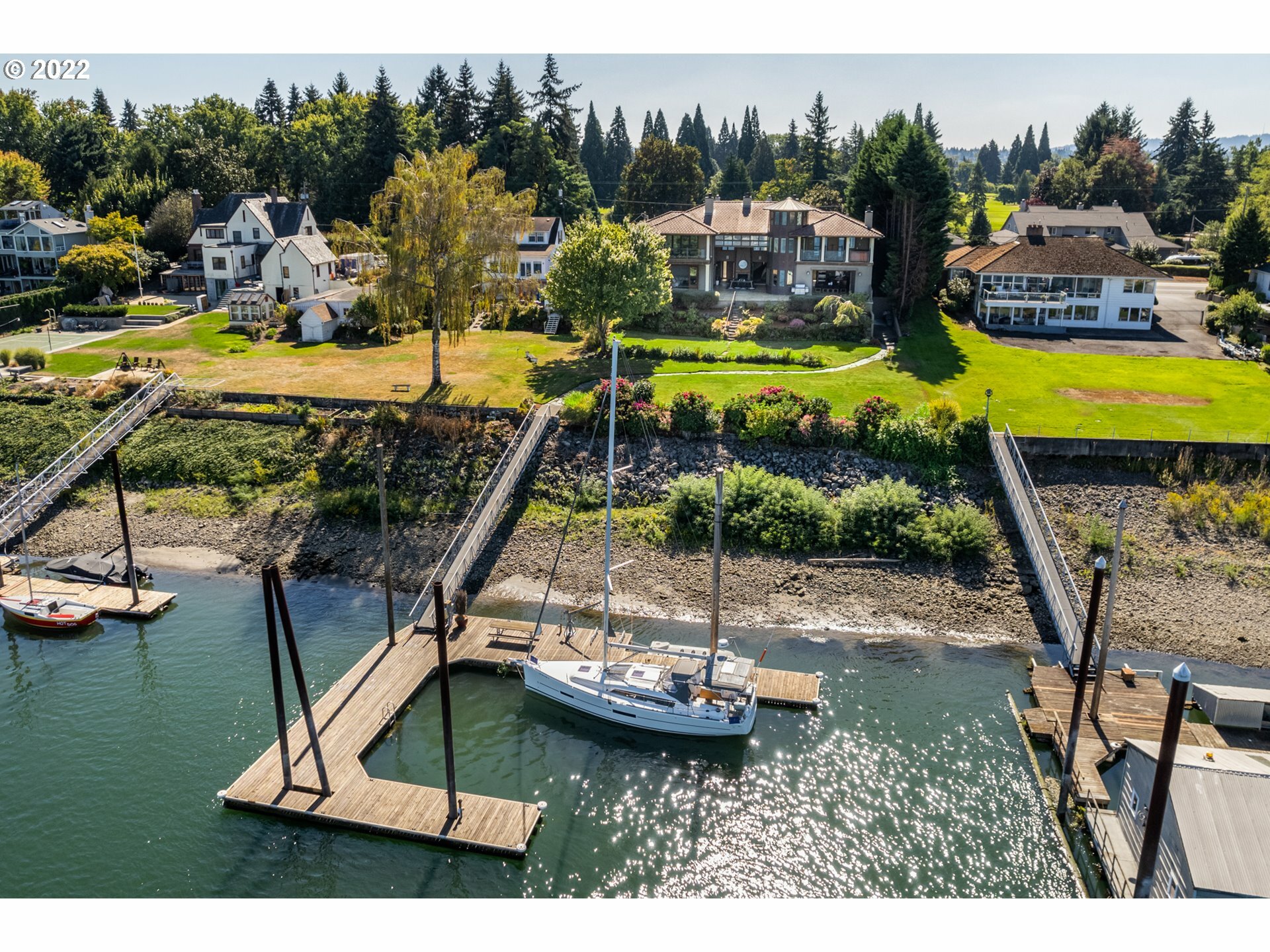 1525 NE Marine Dr  Portland OR 97211 photo