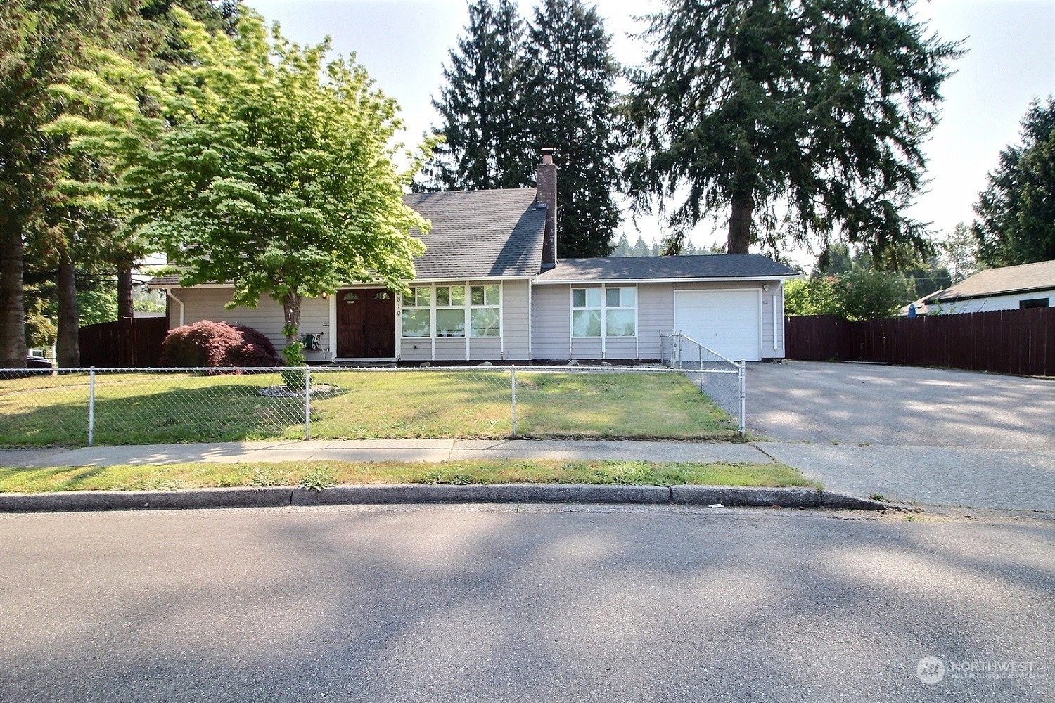 Property Photo:  2810 R Place SE  WA 98002 