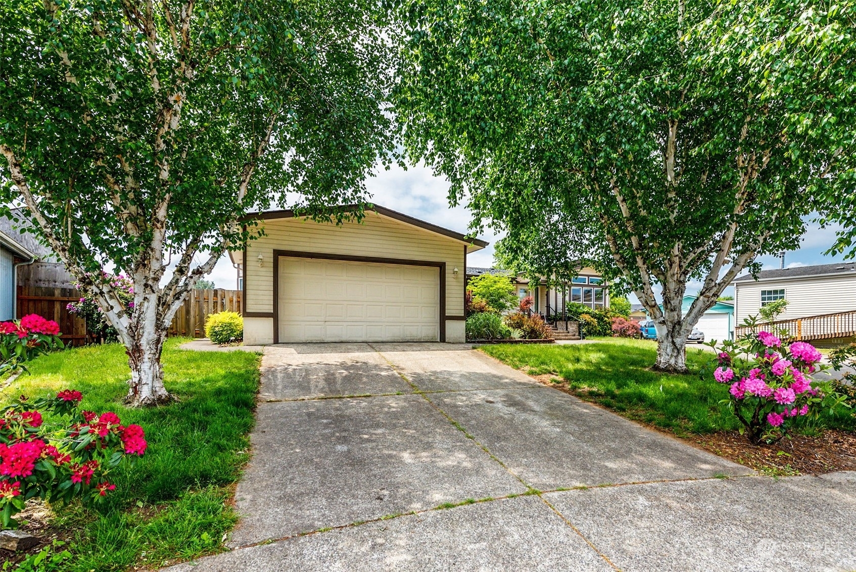 Property Photo:  1852 Redwood Court  WA 98674 