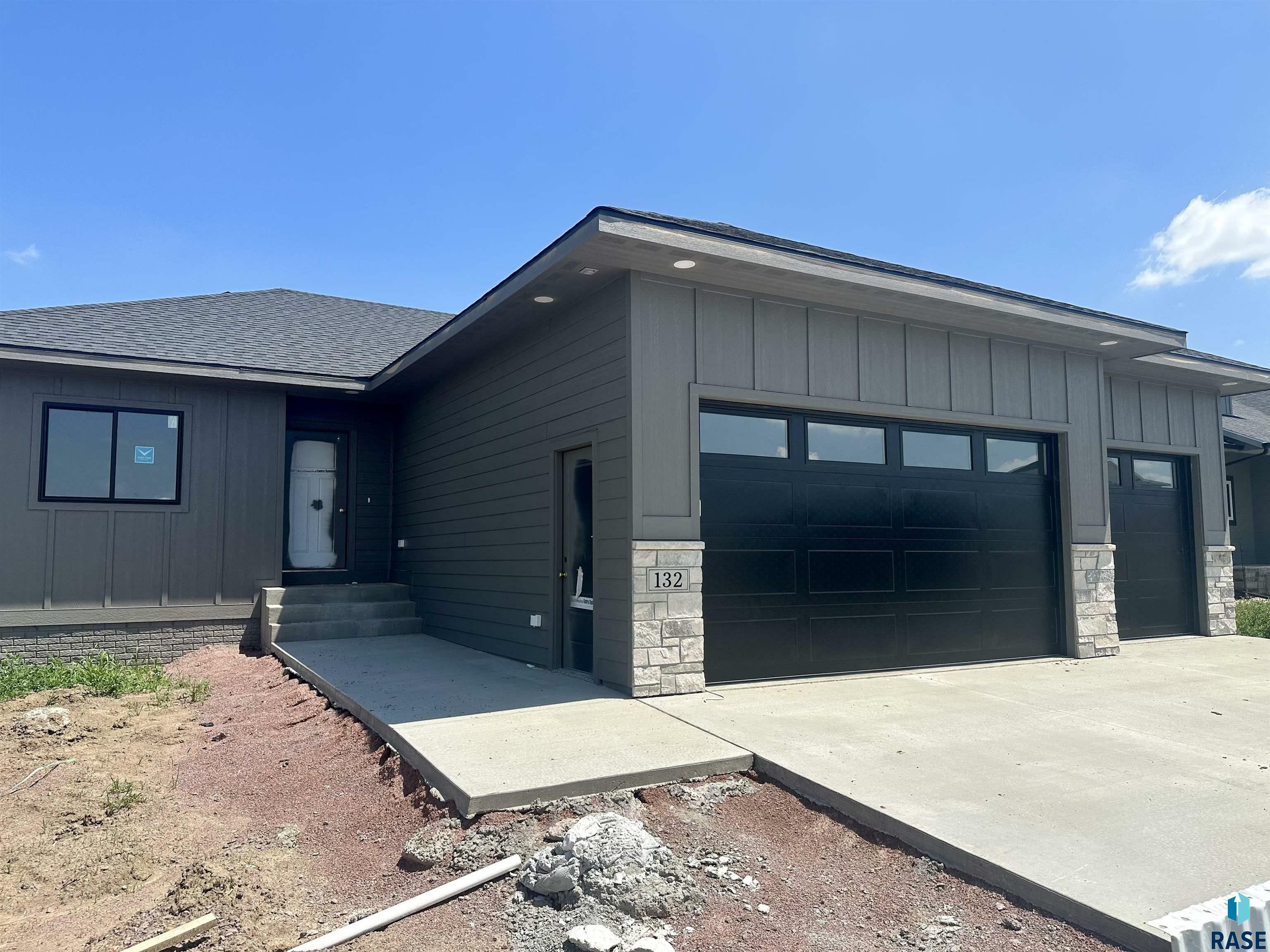 Property Photo: 132 Skyline Dr SD 57068