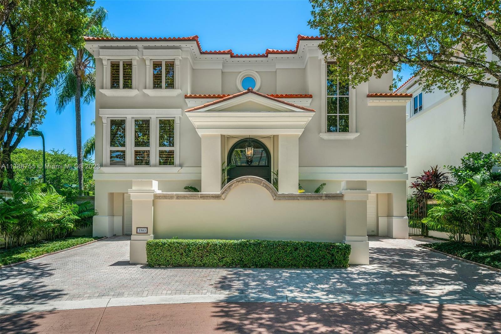 Property Photo: 3503 Bayshore Villas Dr FL 33133