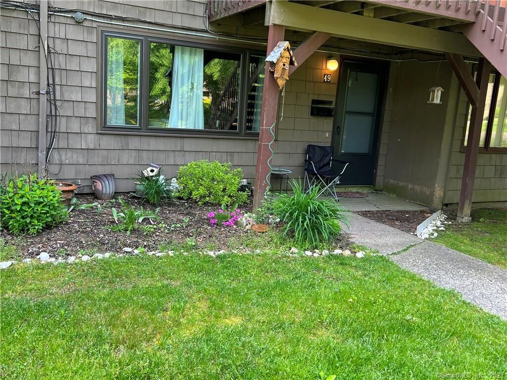 Property Photo: 49 Towne House Road 49 CT 06514