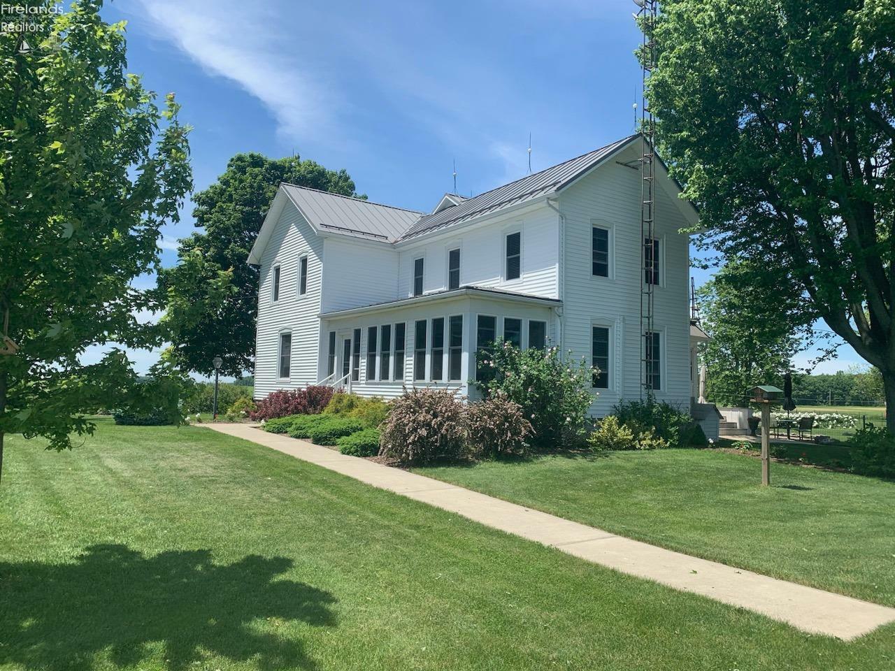Property Photo: 15113 E County Road 8 OH 44807