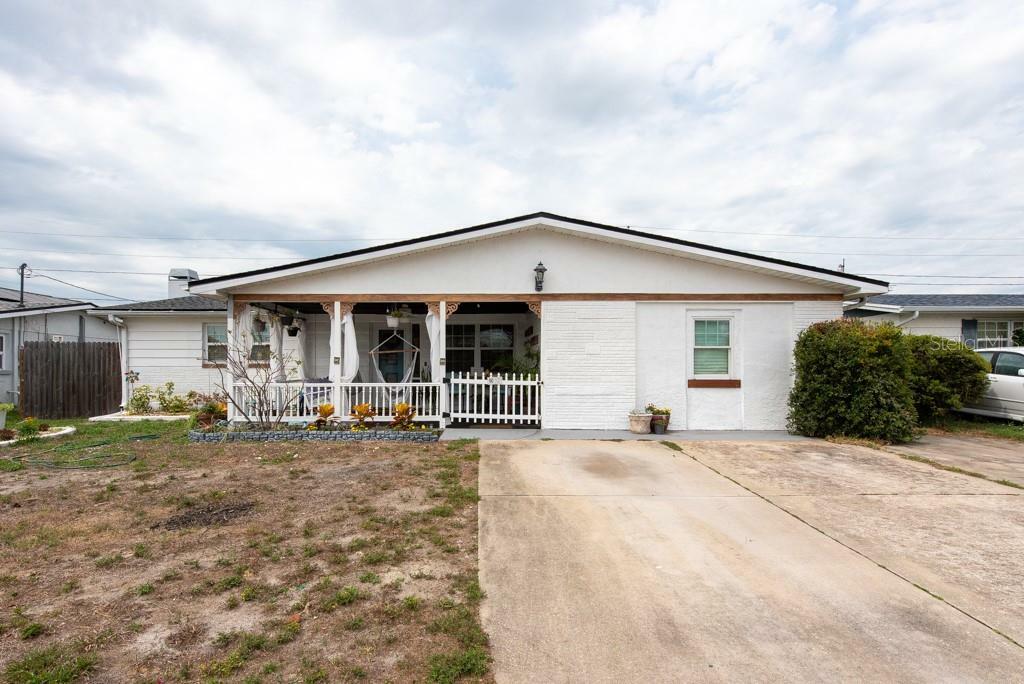 Property Photo:  5145 Victoria Lane  FL 34690 