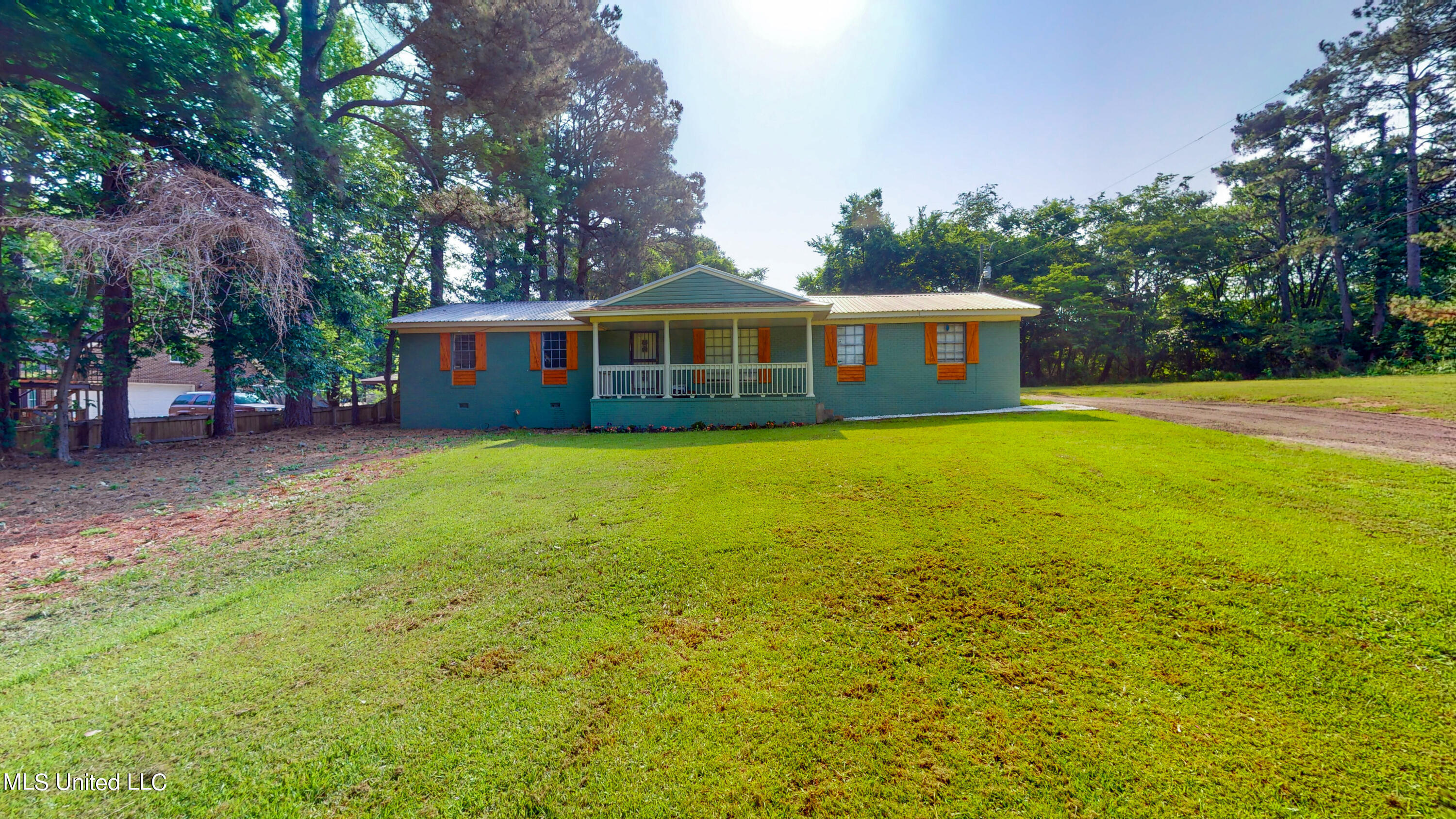 Property Photo: 5886 Marian Drive MS 38637