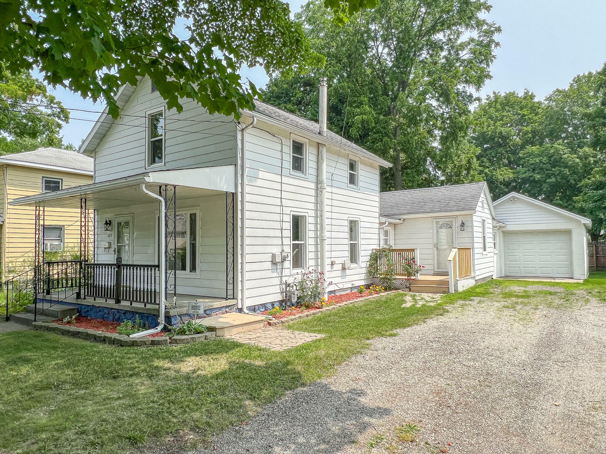 Property Photo: 107 Walnut Street MI 49047
