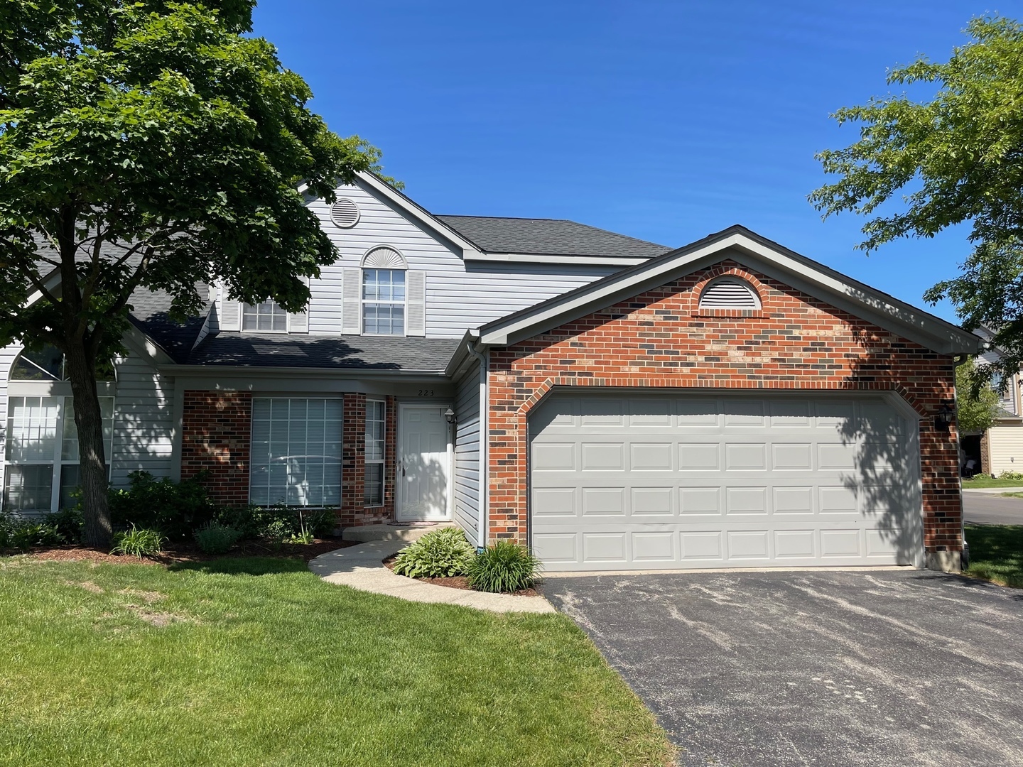 Property Photo: 223 Wellington Circle IL 60031