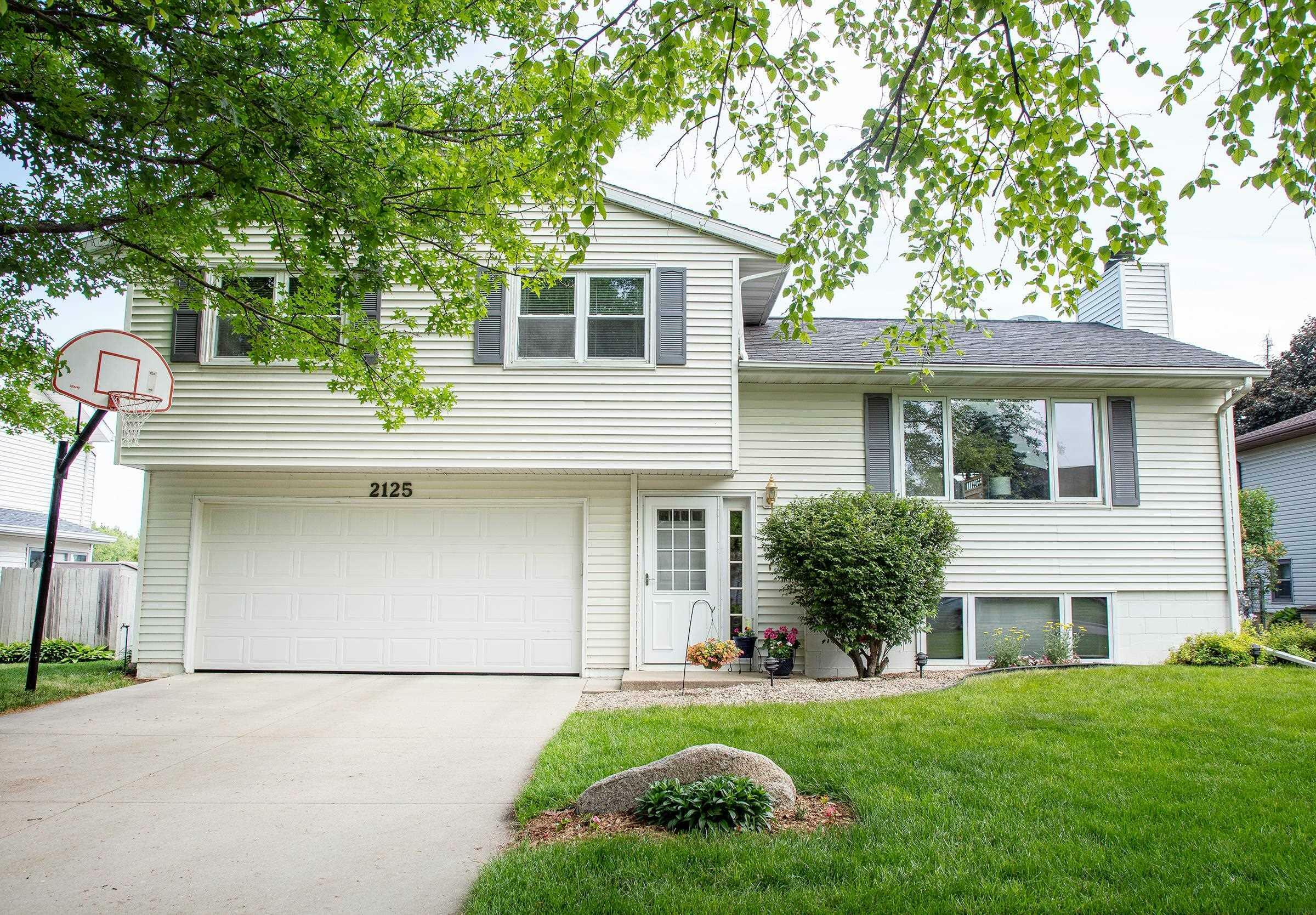 Property Photo:  2125 Coventry Lane  IA 50613 