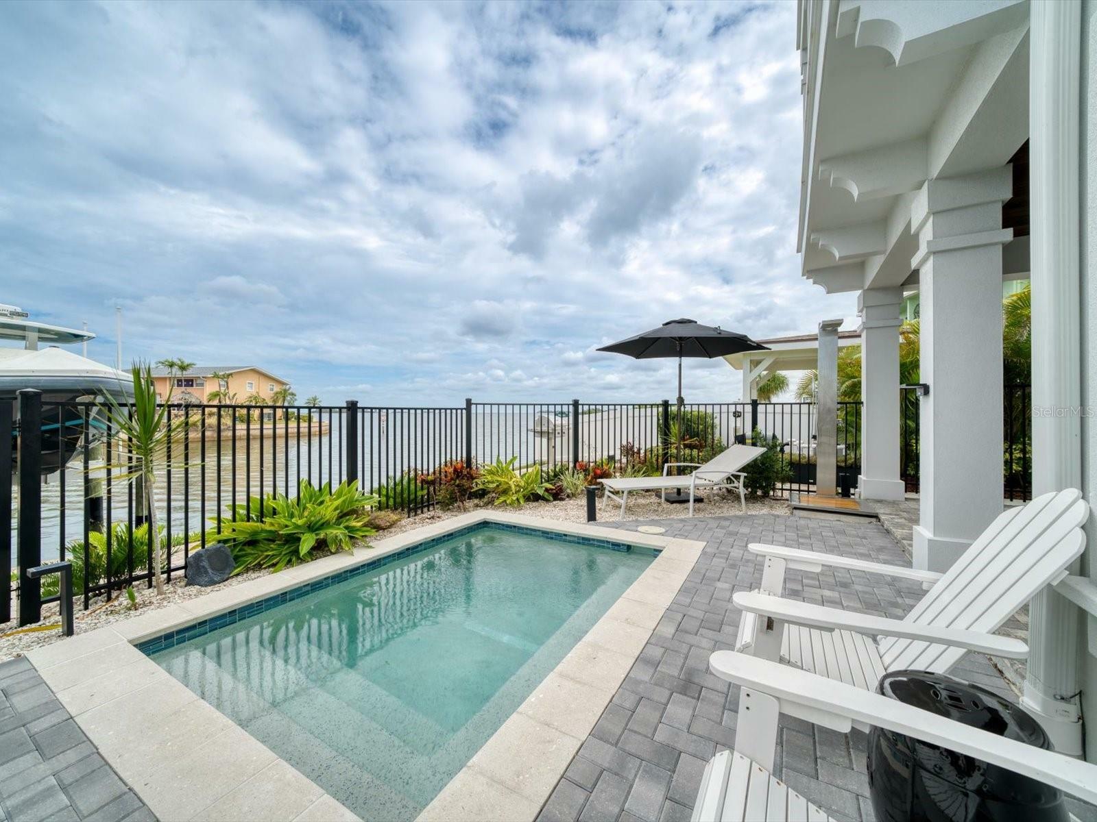 Property Photo:  612 Sea Court  FL 34698 