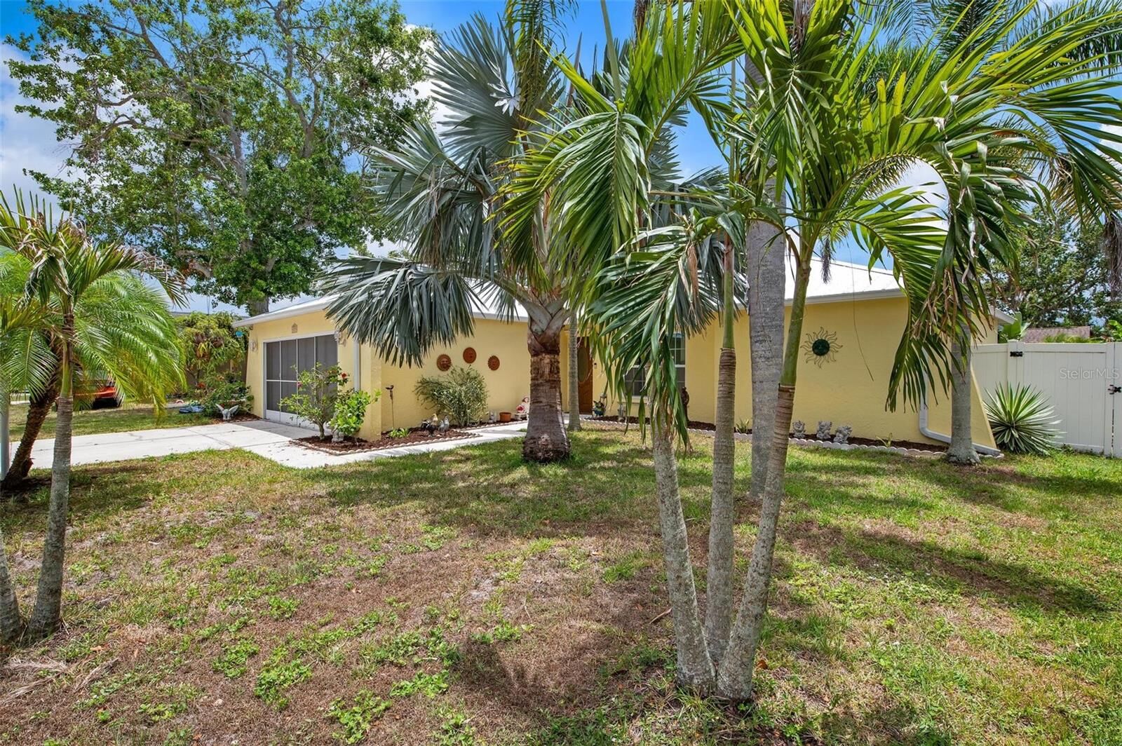 Property Photo: 4123 Lancaster Drive FL 34241
