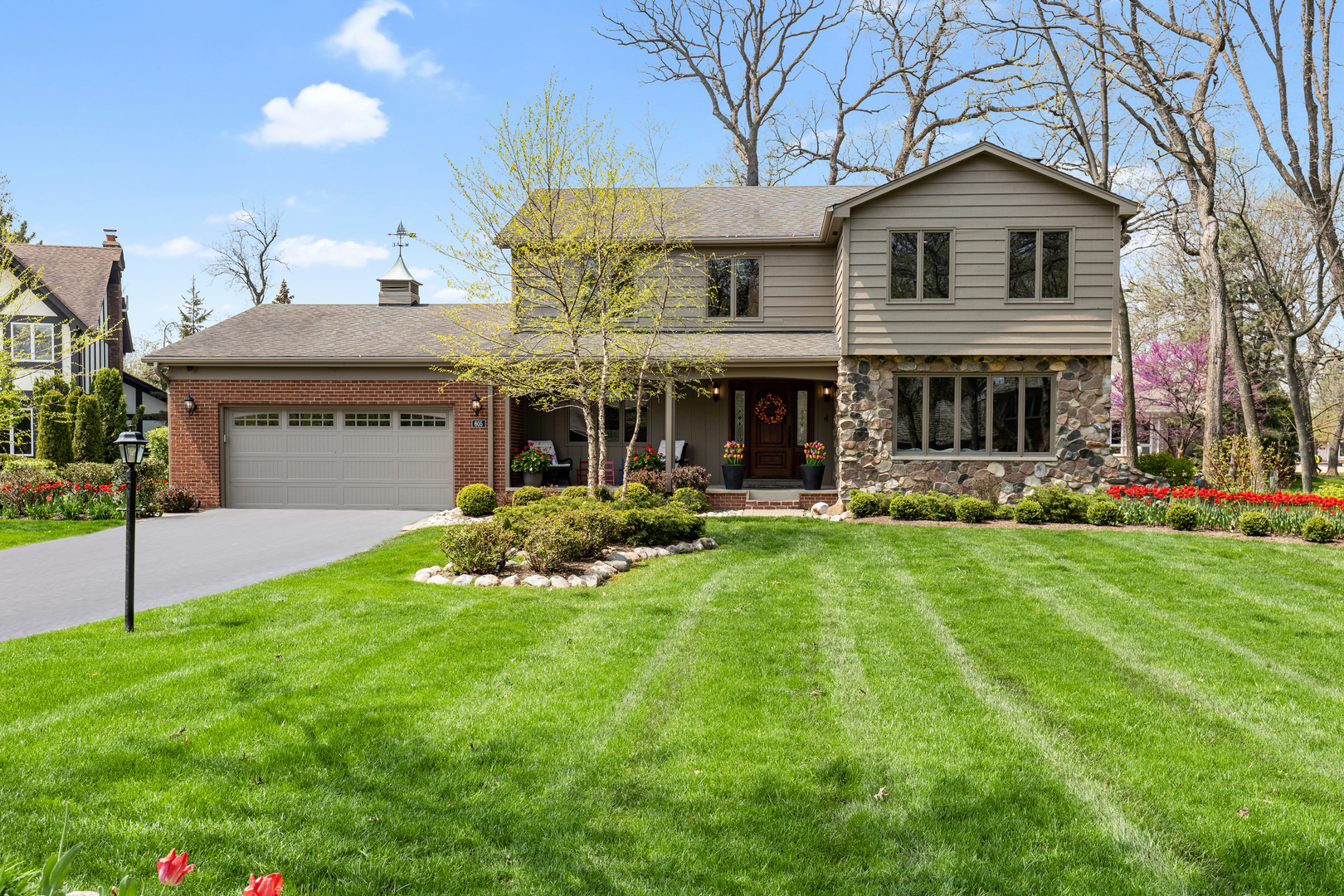 Property Photo: 605 Lakewood Court IL 60523