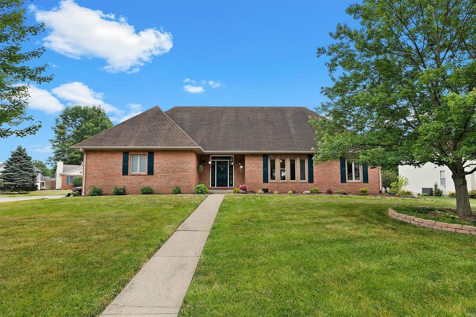 Property Photo:  180 Coventry Way  IL 62249 