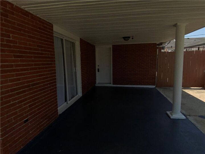 Property Photo: 2400 Creely Drive LA 70043