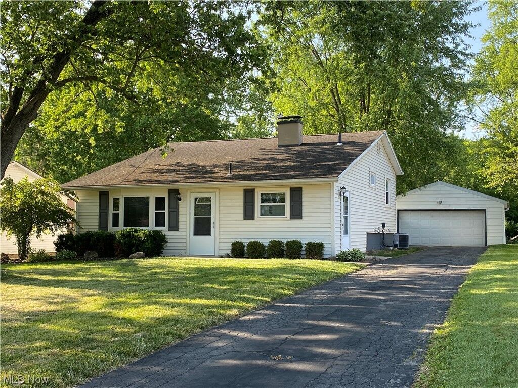 Property Photo:  8345 Anderson Avenue NE  OH 44484 