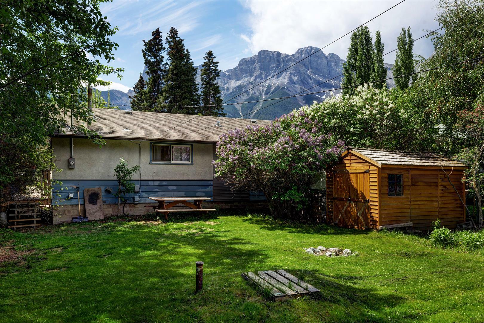 522 4th Street  Canmore AB T1W2H2 photo