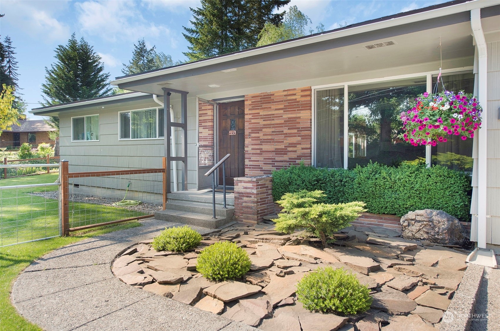 Property Photo:  178 Mallory Street NE  WA 98611 