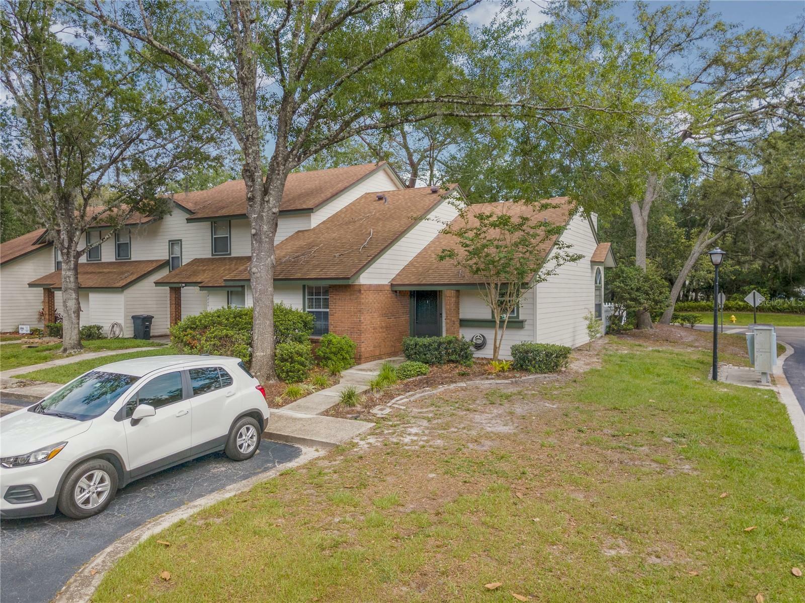 Property Photo:  4045 E Maryland Place  FL 32707 