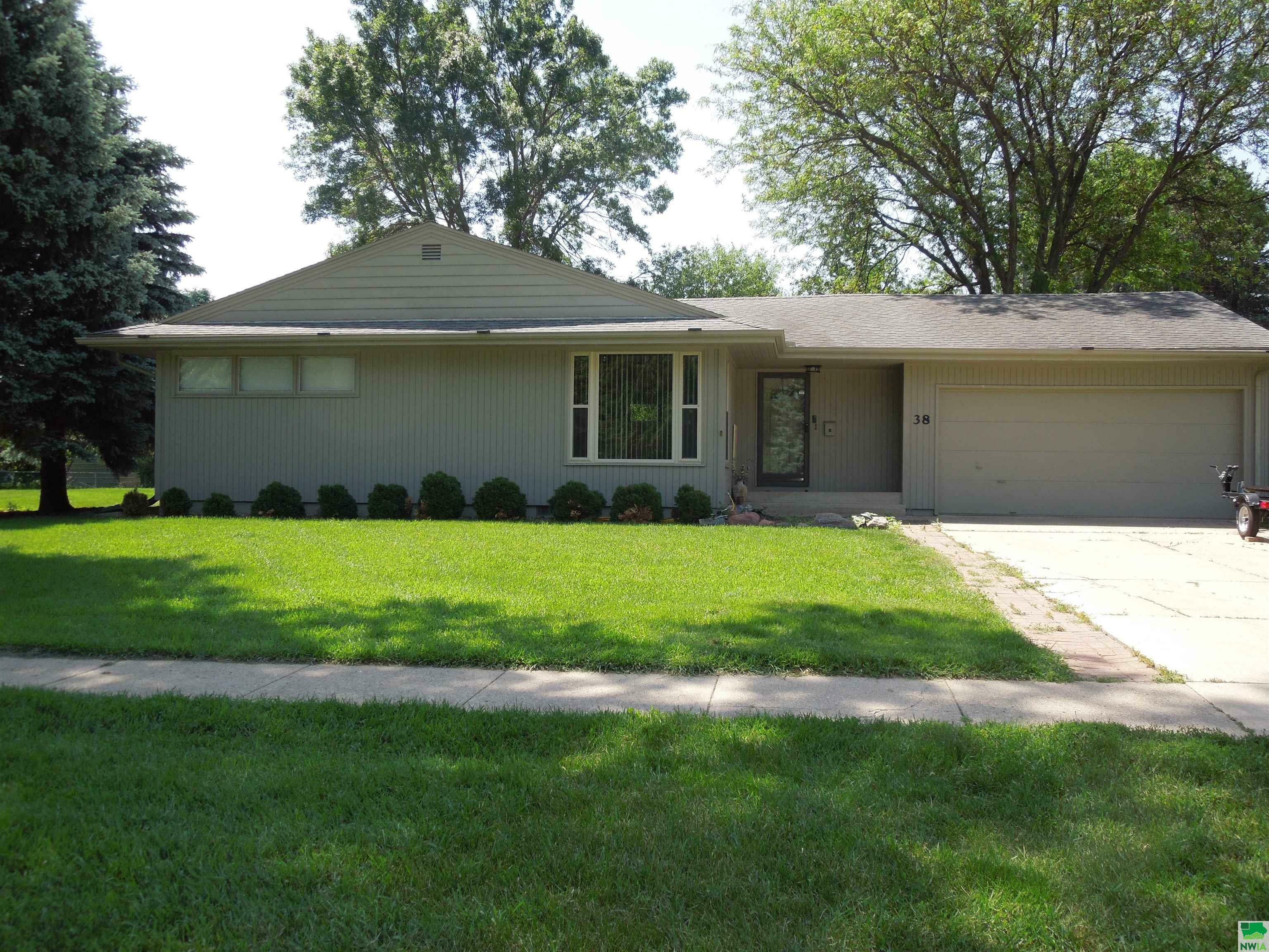 Property Photo:  38 11th St SW  IA 51031 