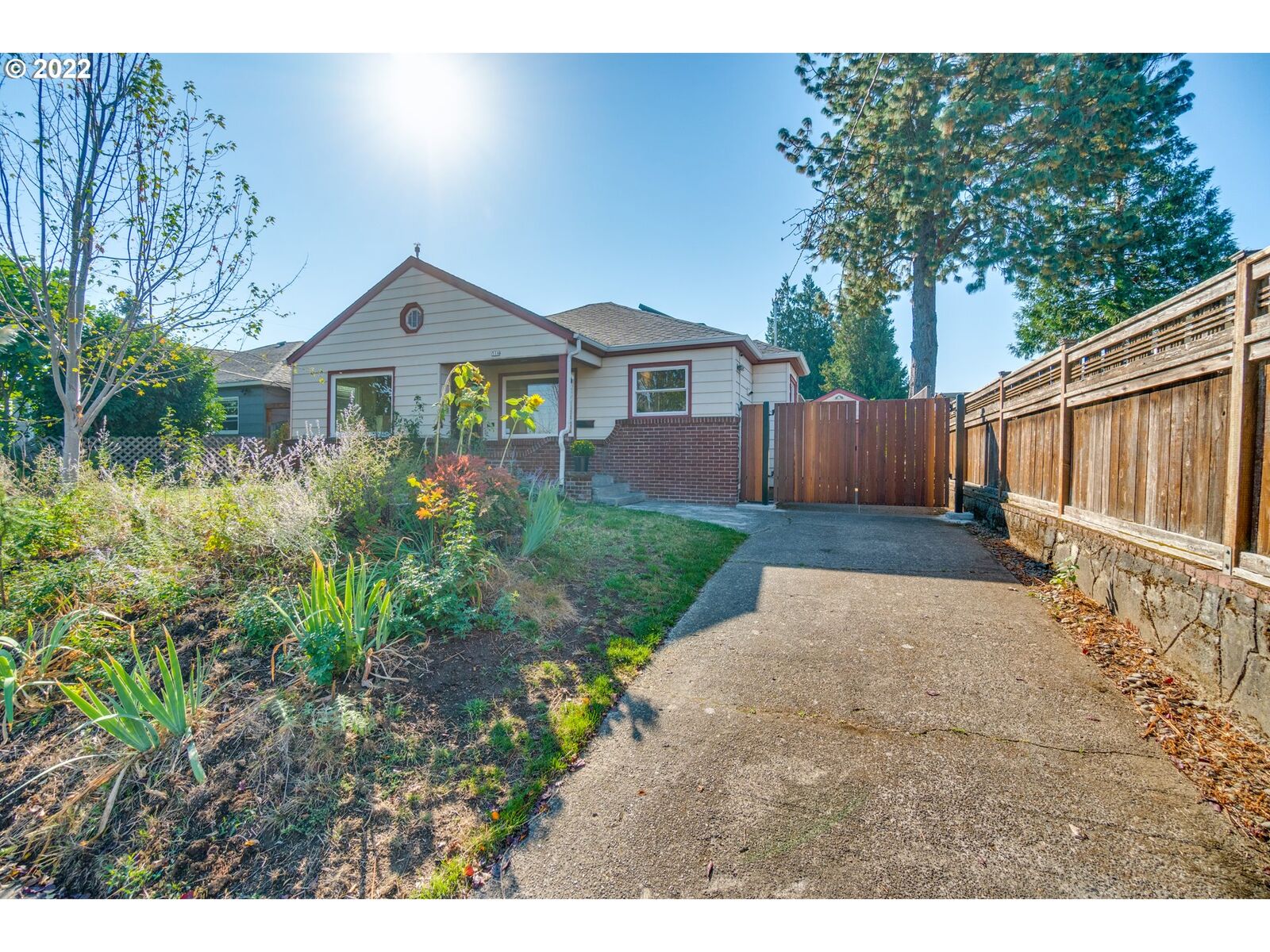 Property Photo:  516 N Bryant St  OR 97217 