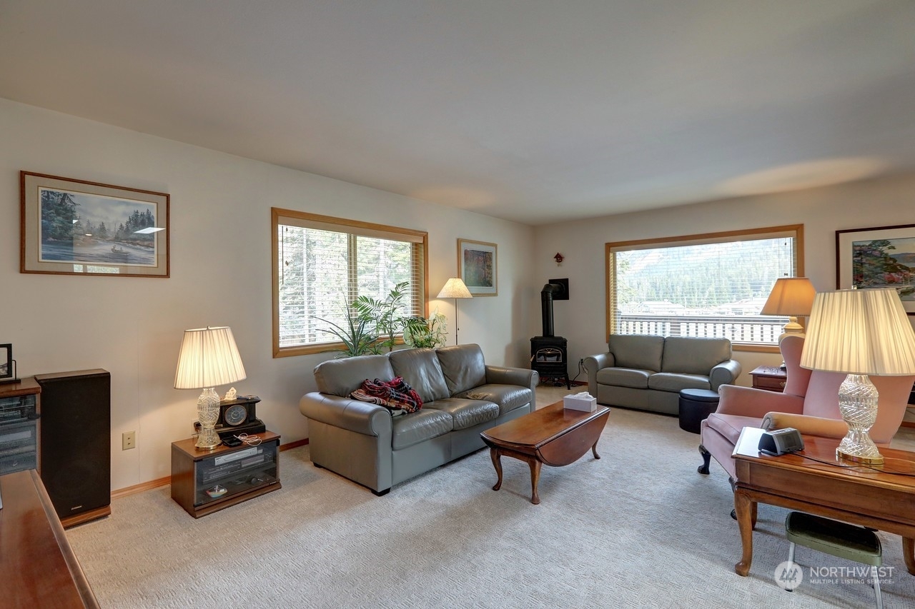 Property Photo:  2 Summit Way  WA 98068 