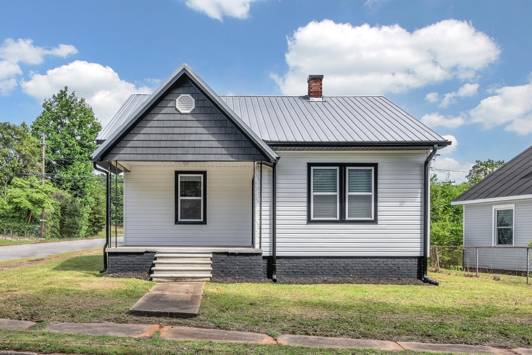 Property Photo: 8 Poplar Leaf Drive SC 29301