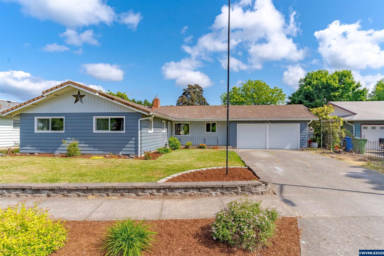 Property Photo:  447  Wilshire Dr N  OR 97303 