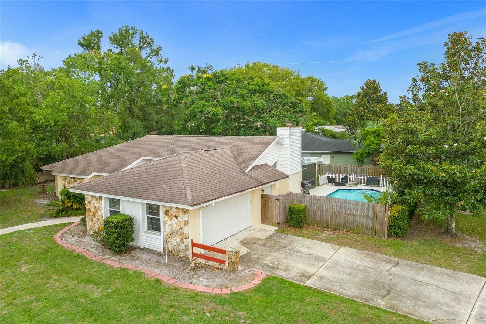 Property Photo: 2716 Derbyshire Road FL 32751