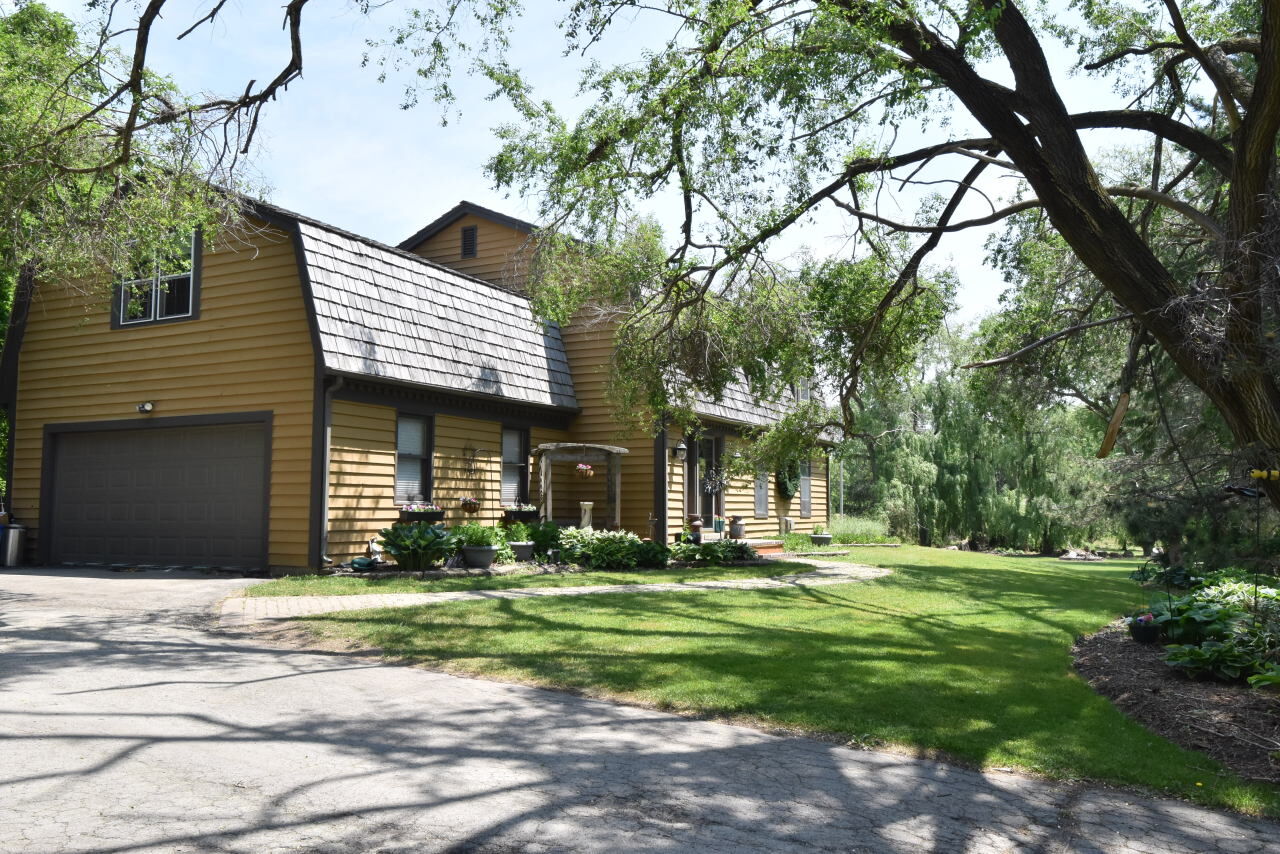 Property Photo:  7100 Dunkelow Rd  WI 53126 