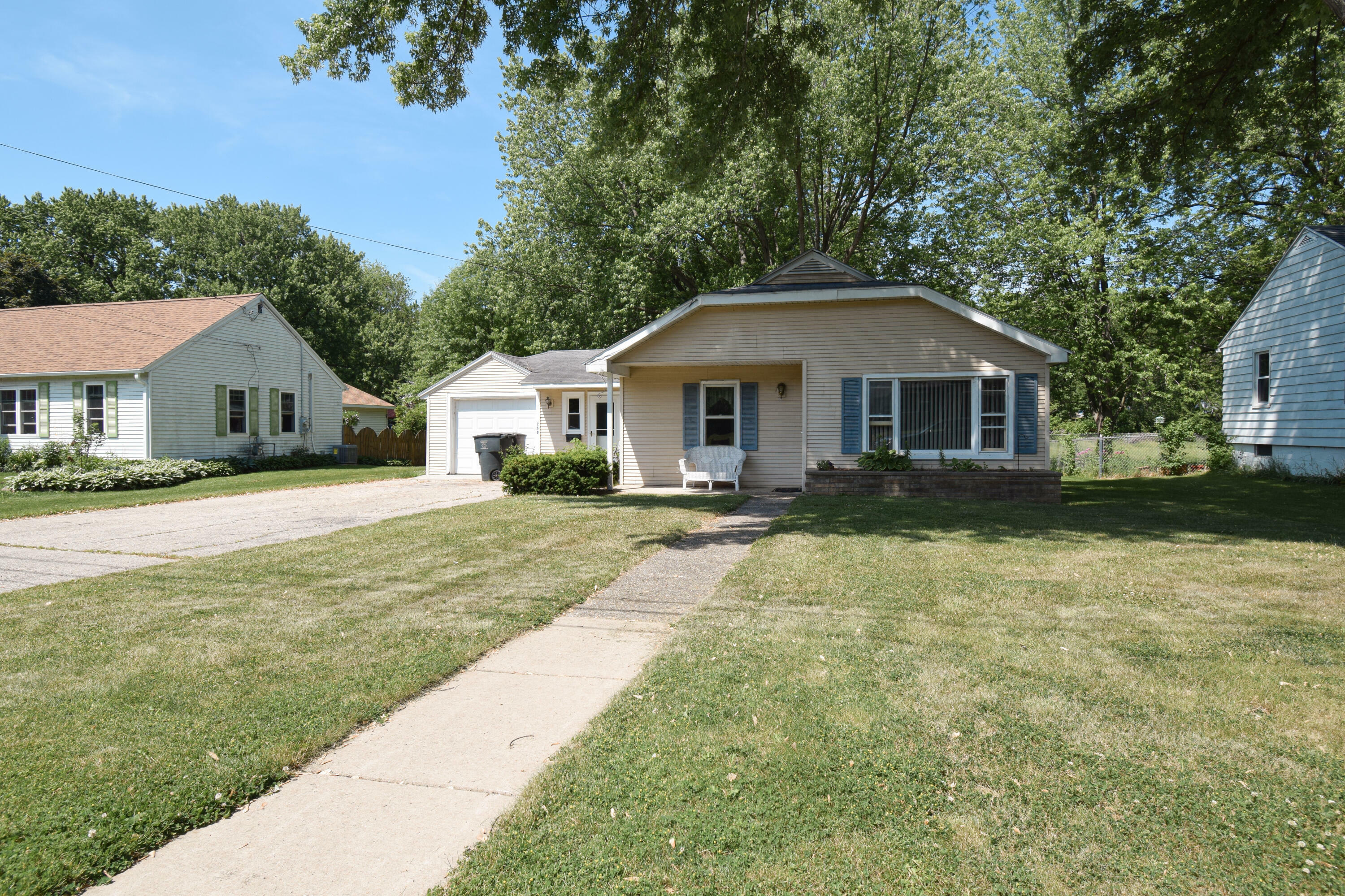 Property Photo:  250 N George St  WI 53190 