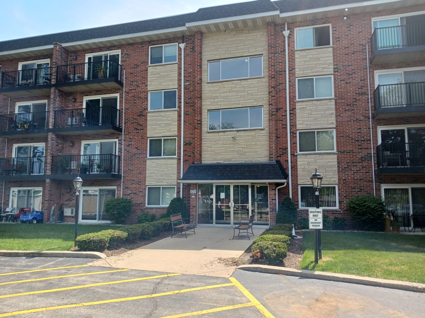 Property Photo:  100 W Park Circle Drive 3I  IL 60187 