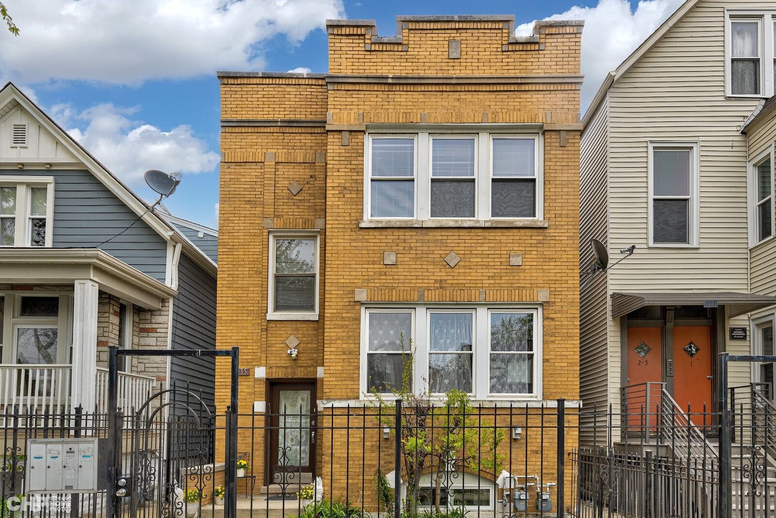 Property Photo:  1935 N Saint Louis Avenue  IL 60647 
