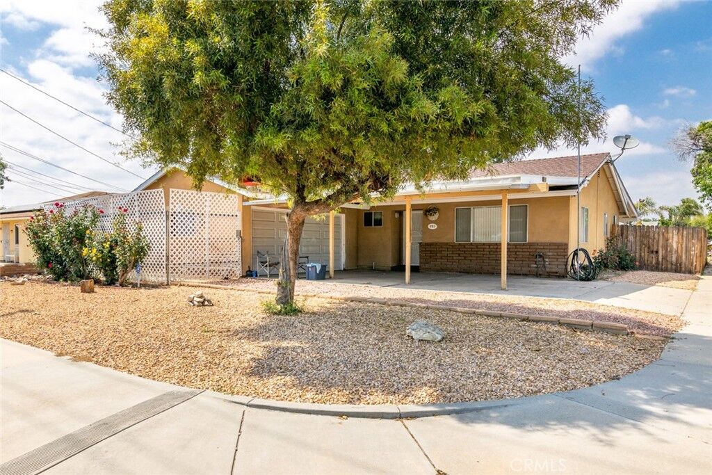 Property Photo:  592 E Johnston Avenue  CA 92543 