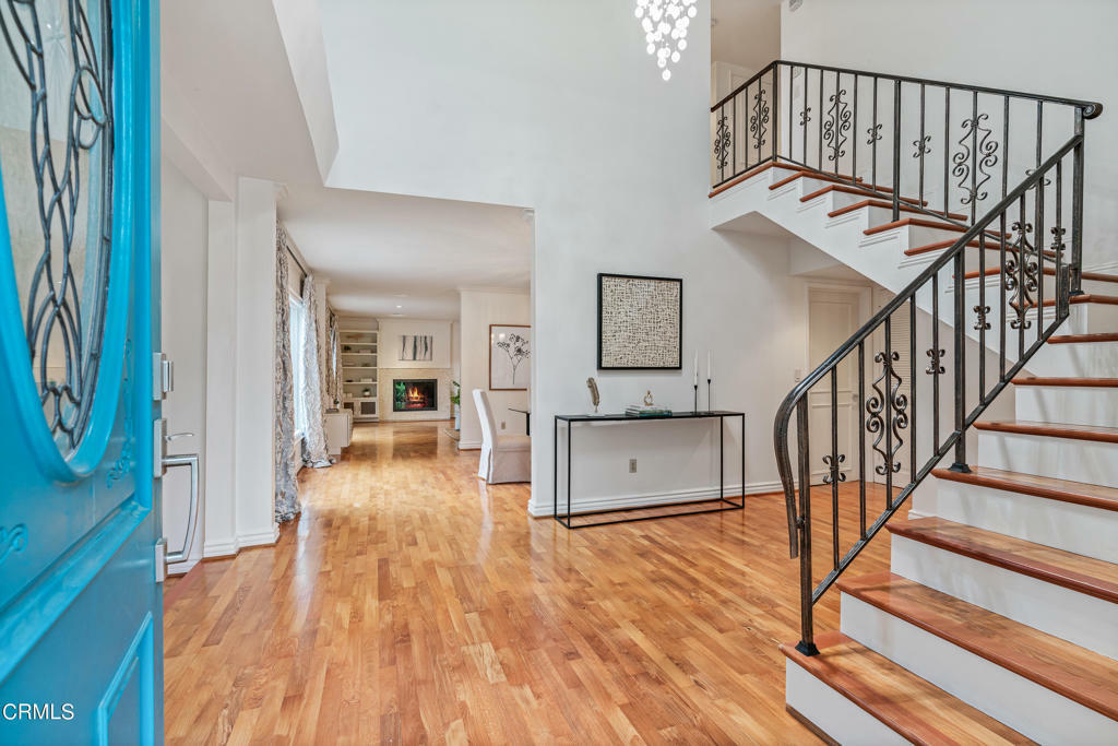 Property Photo: 4920 Tarzana Woods Drive CA 91356