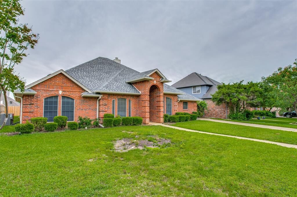 Property Photo:  2832 Naples Drive  TX 76054 