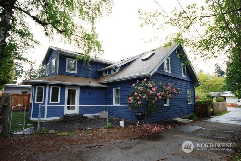 Property Photo: 18319 Ashworth Avenue N WA 98133