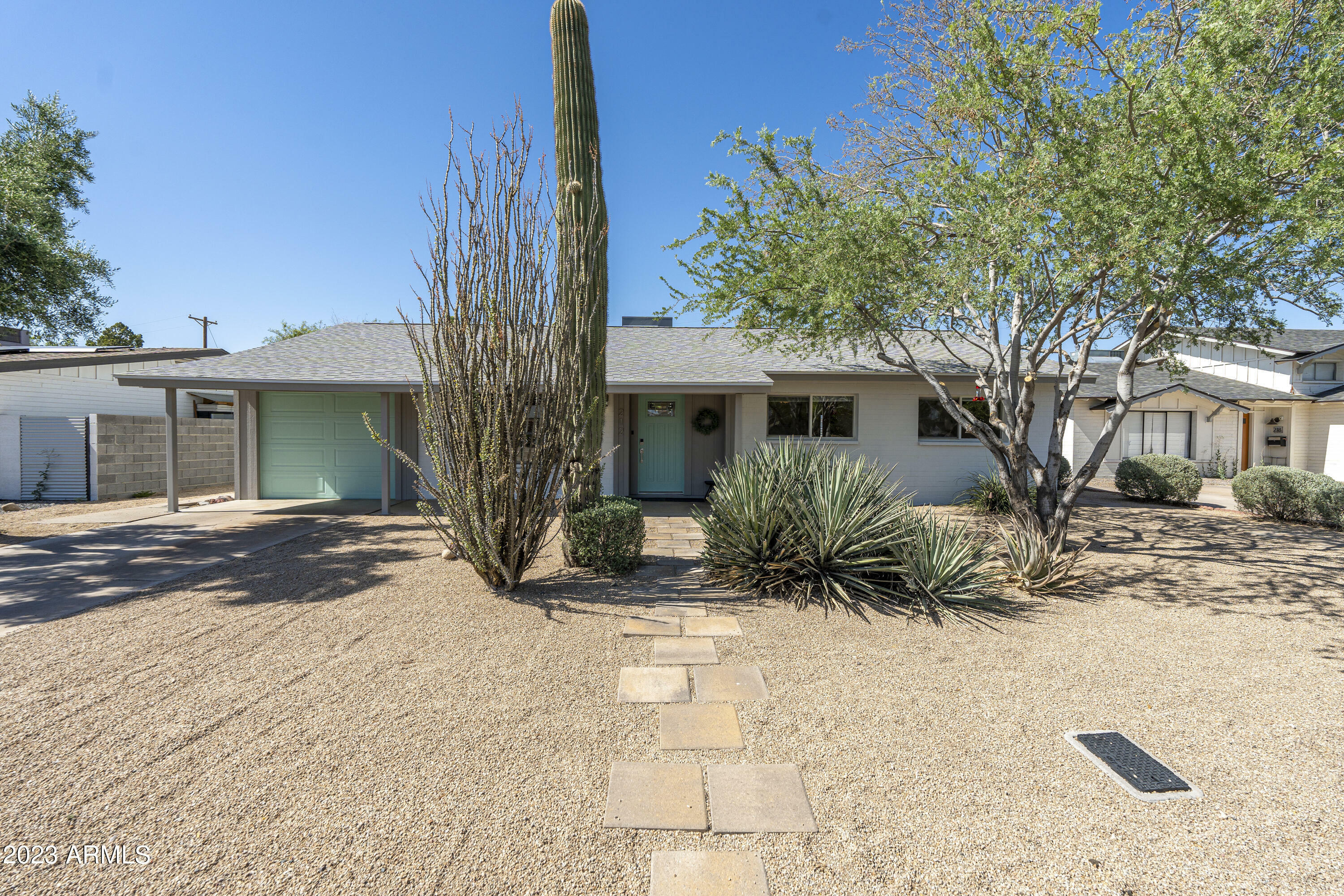 Property Photo:  212 E Hermosa Drive  AZ 85282 