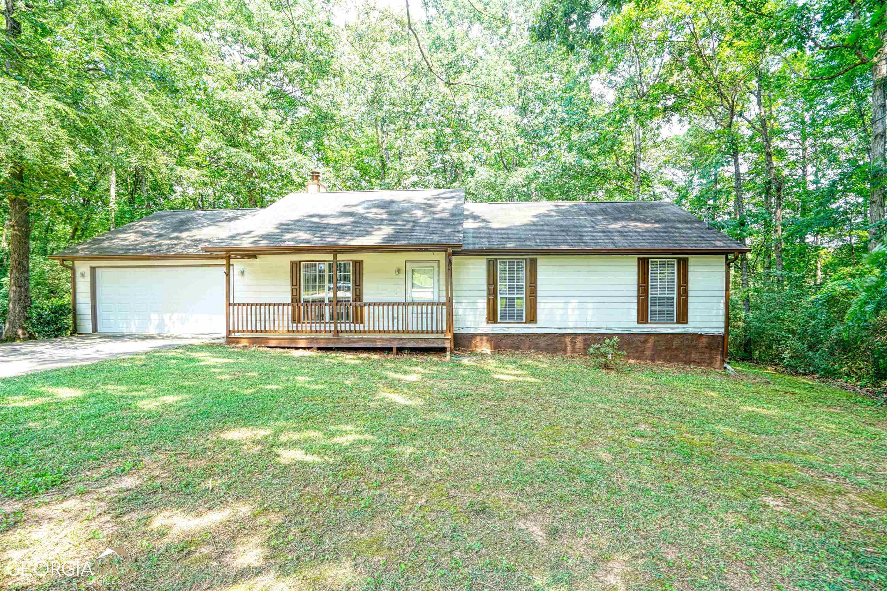 Property Photo: 20 Bobolink Court GA 30281