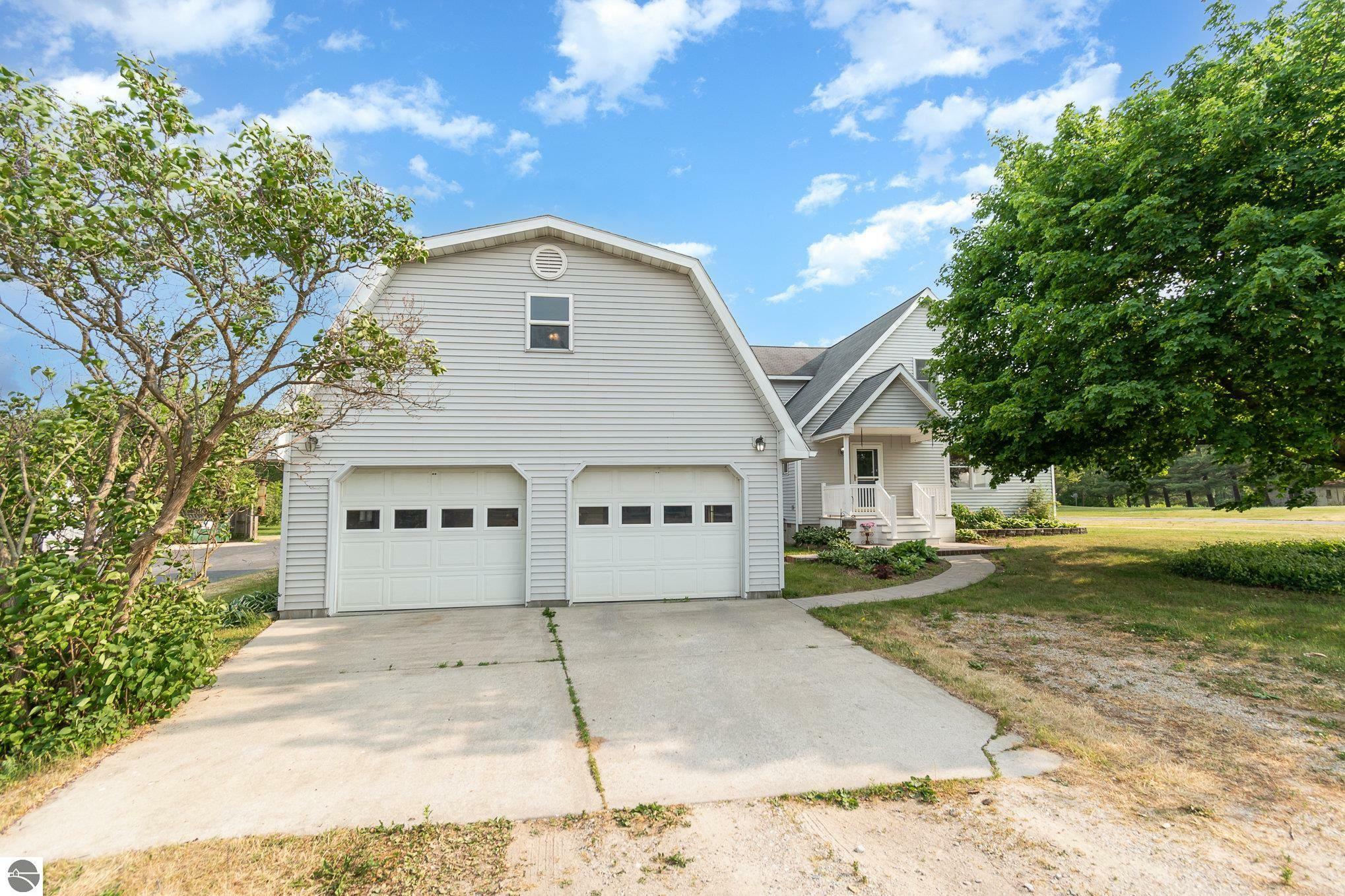 Property Photo:  688 E Remus Road  MI 48858 