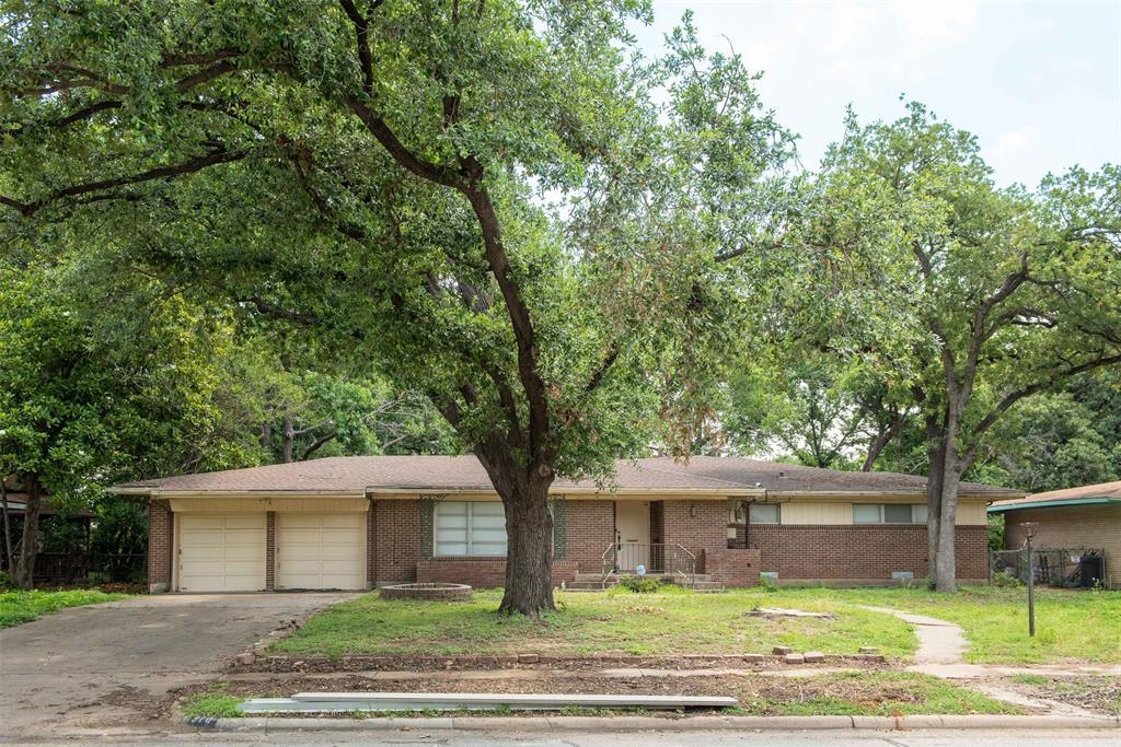 Property Photo: 910 Ash Street TX 75060
