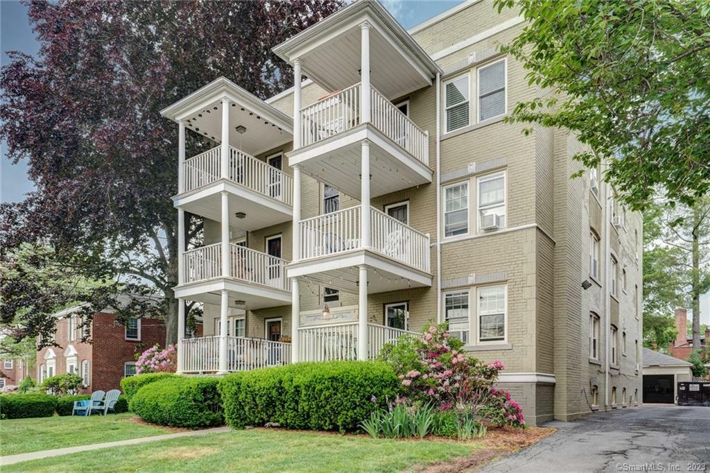 Property Photo: 40 Robin Road 305 CT 06119