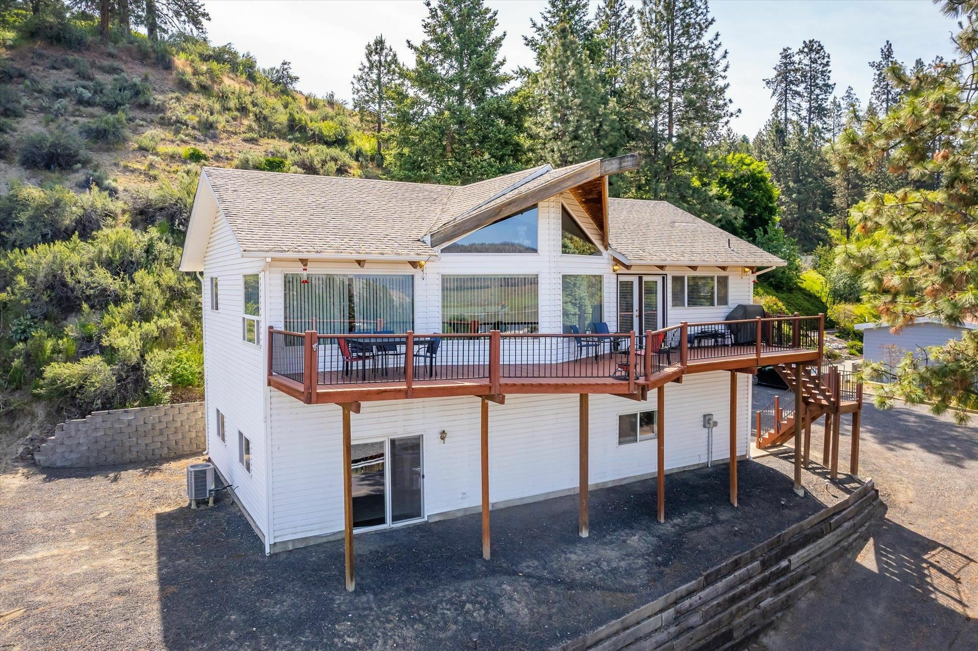 Property Photo: 1104 Seven Bays Rd WA 99122