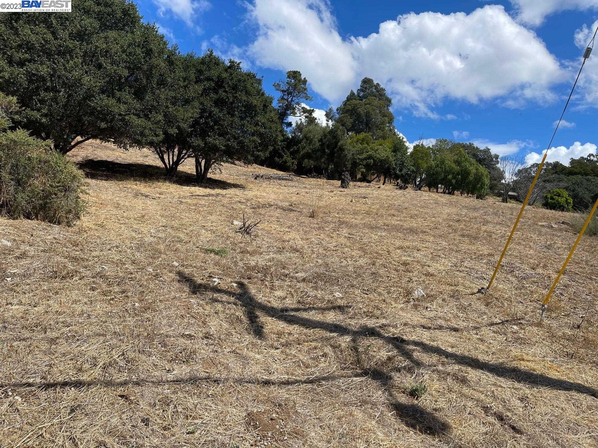 Property Photo: 7608 Outlook Ave CA 94605