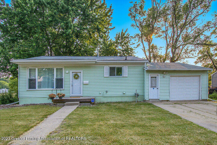 4401 Lowcroft Avenue  Lansing MI 48910 photo