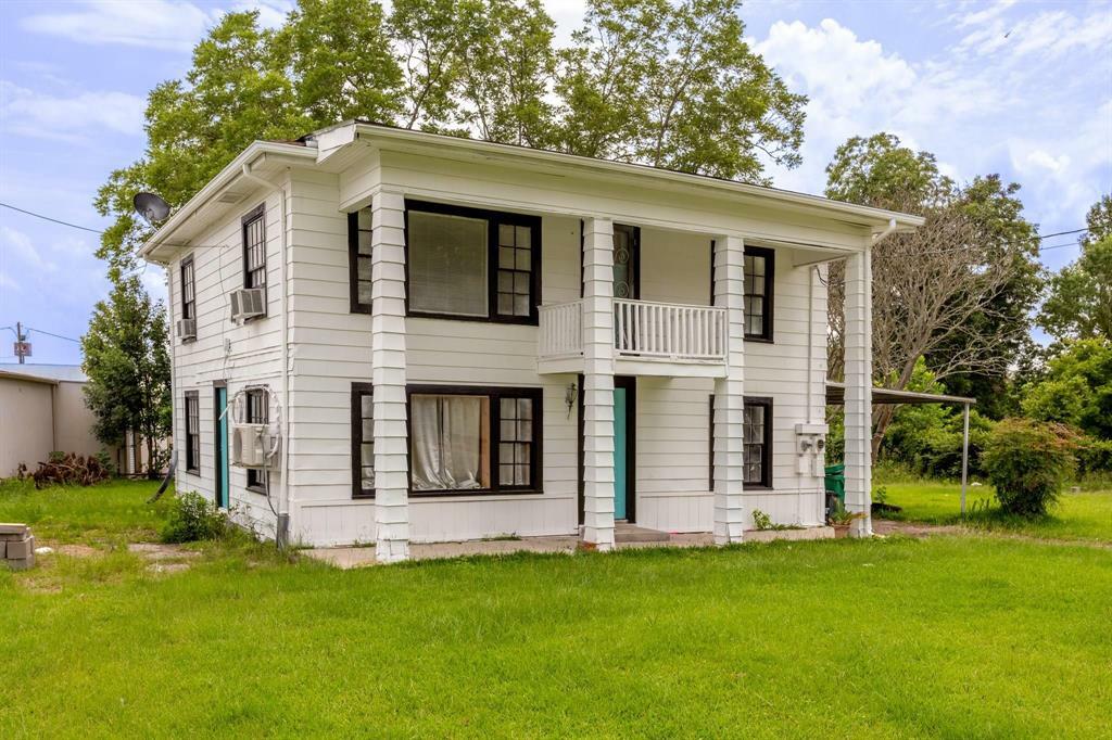 Property Photo:  207 Fostoria  TX 77327 