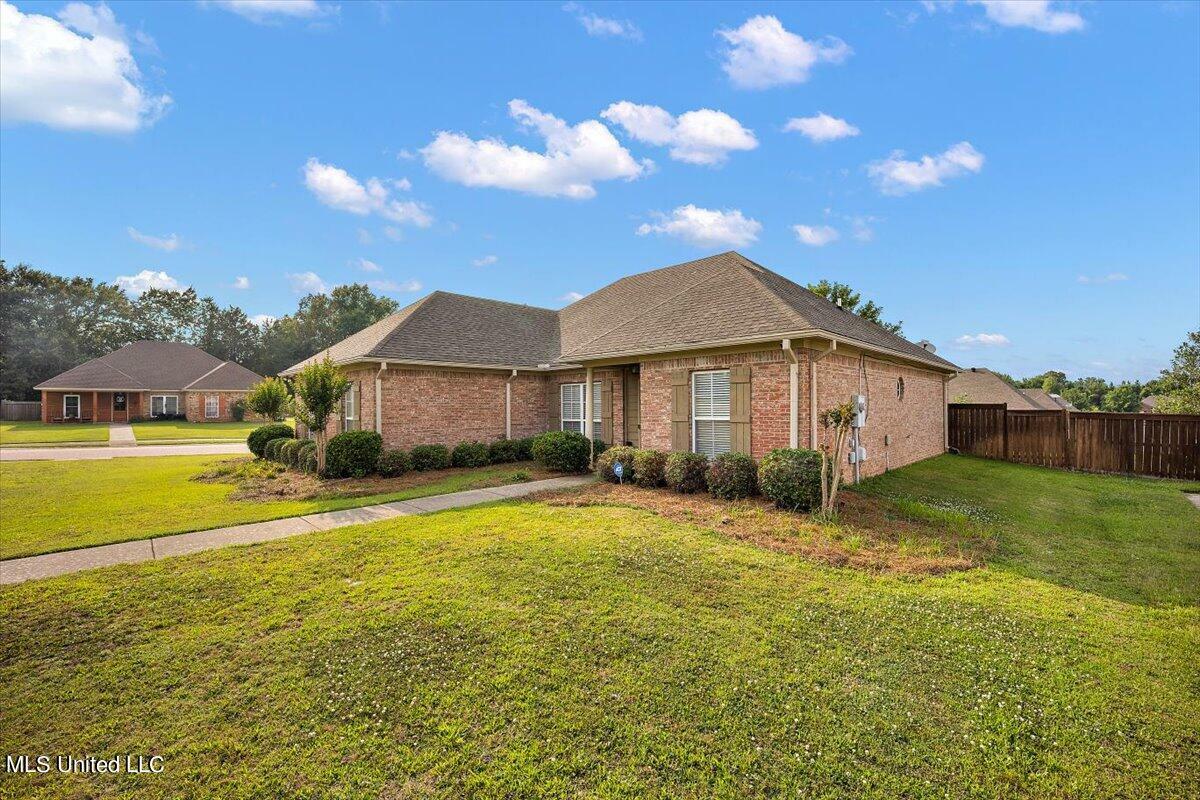 Property Photo:  100 Sumter Drive  MS 39046 