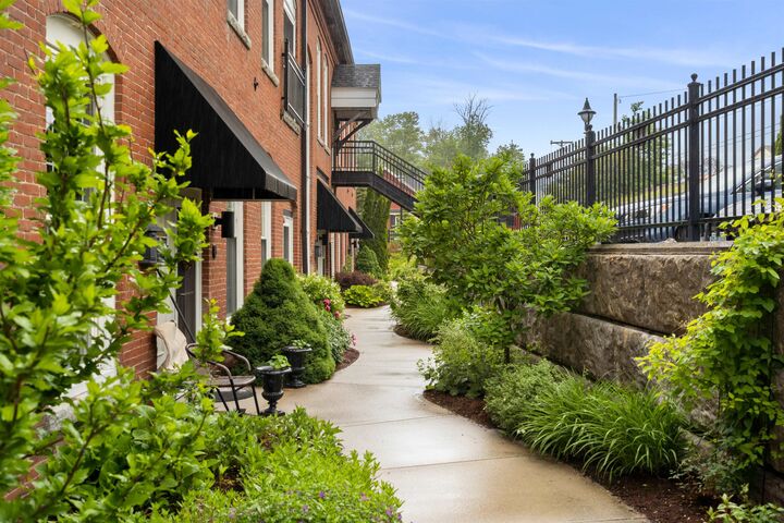 Property Photo:  8 Main Street #5  NH 03452-6203 