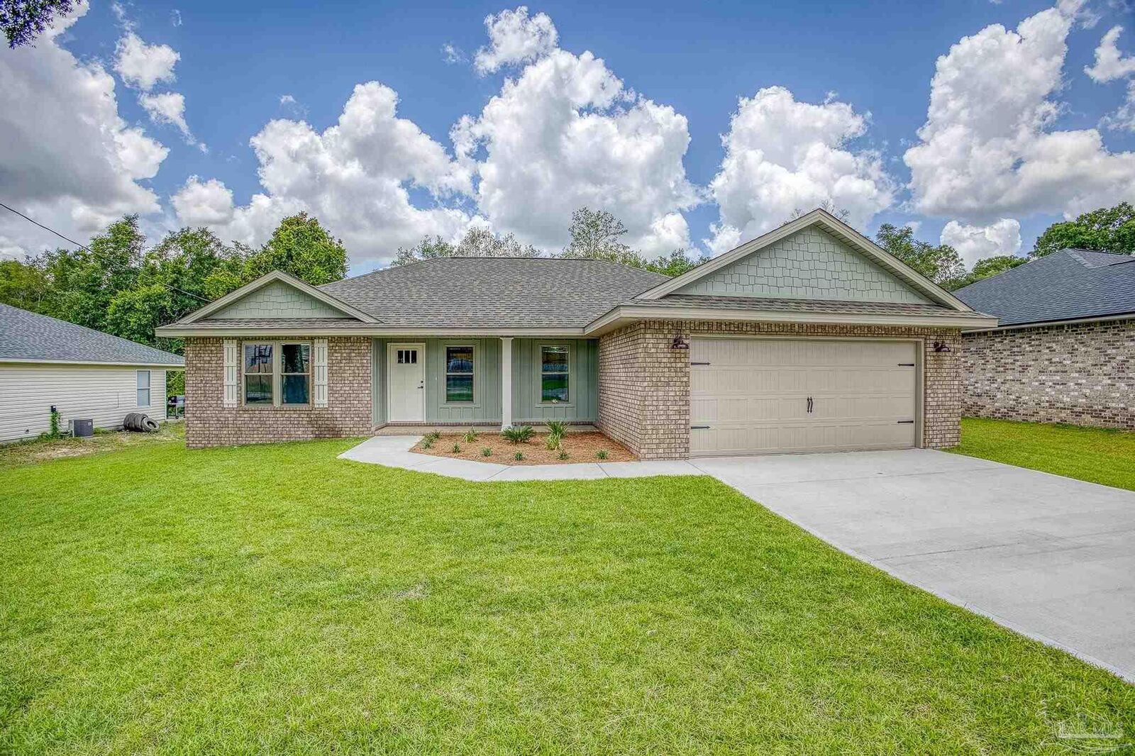 Property Photo: 6027 Ashton Woods Cir FL 32570