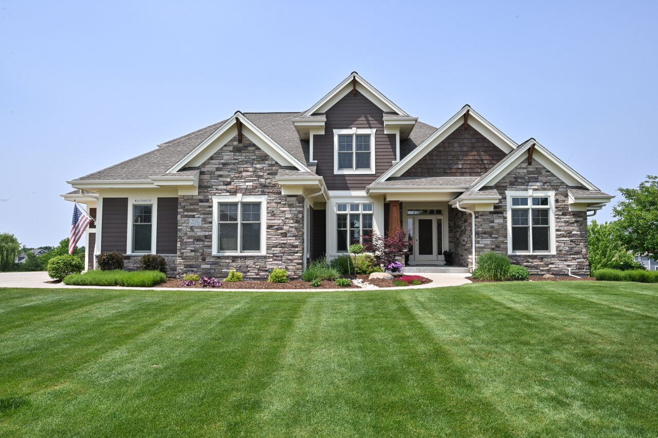 Property Photo:  W261n6075 Bracklyn Dr  WI 53089 