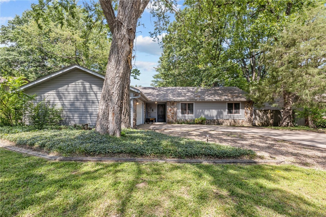 Property Photo:  908 N Wren Drive  AR 72756 