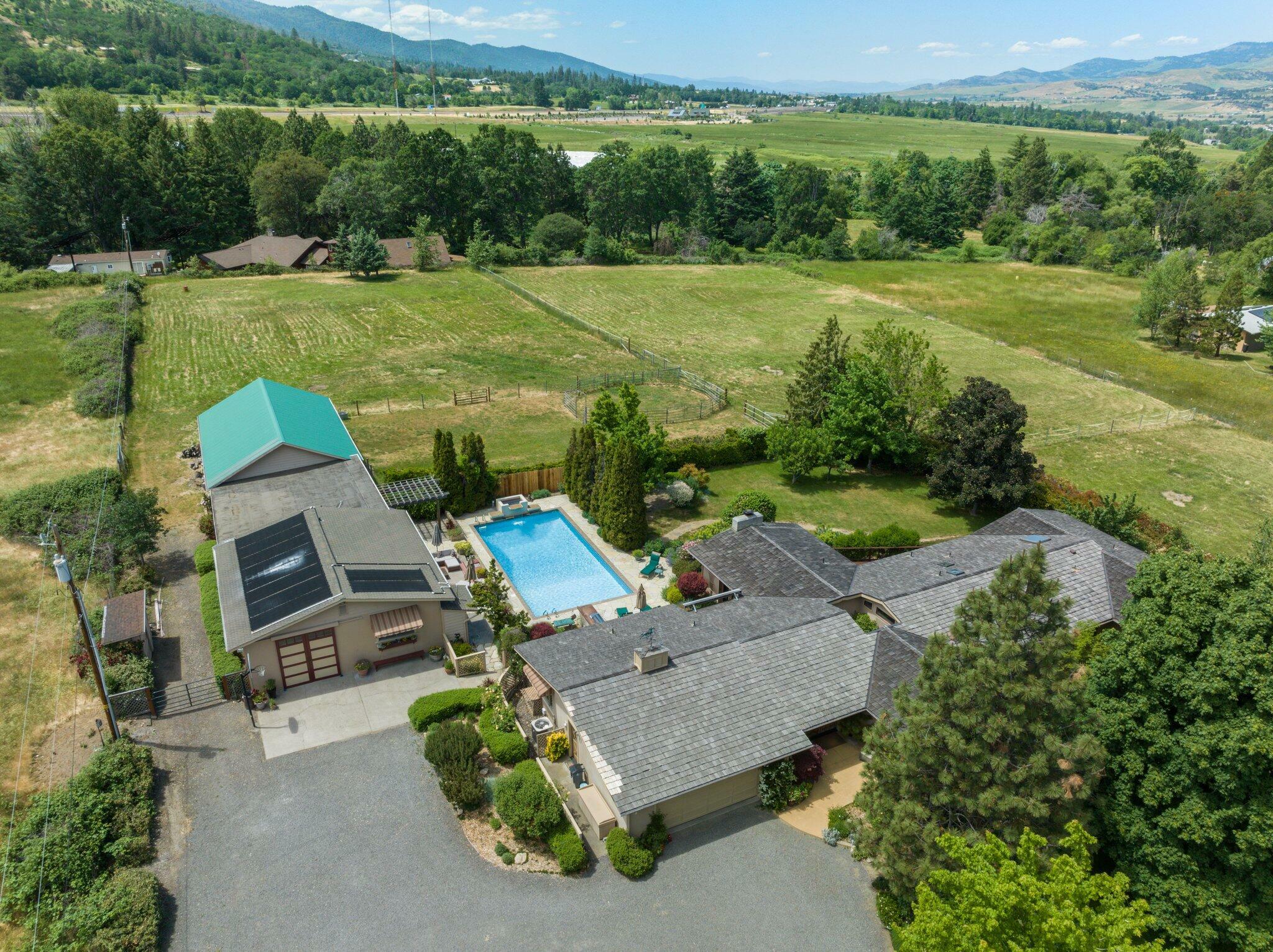 170 Reiten Drive  Ashland OR 97520 photo